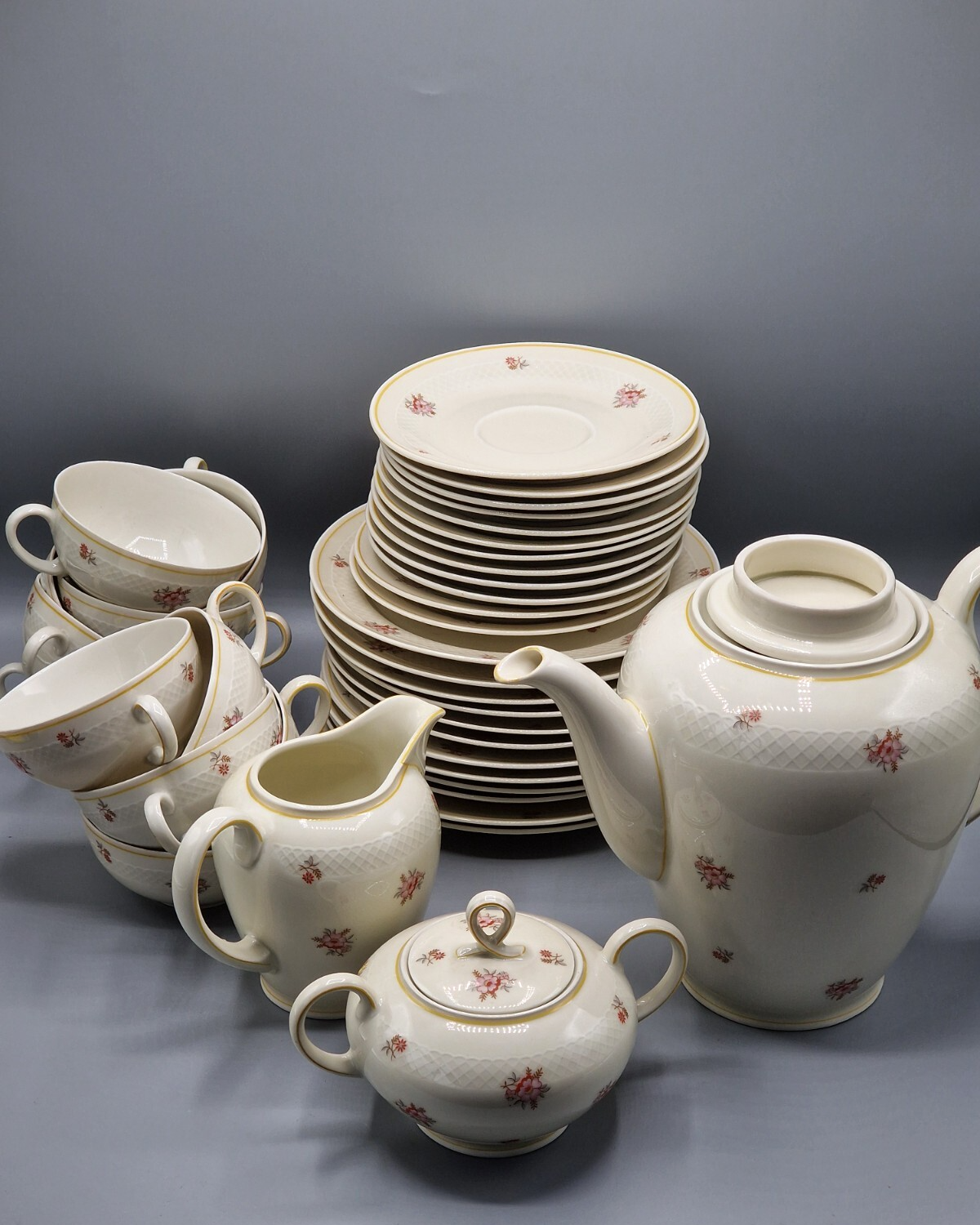 Eschenbach Bavaria, Elfenbein Porzellan Roswitha, Set